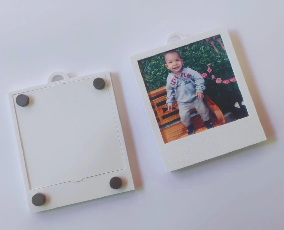 Foto Estilo Polaroid 3D Magnética — Personalize sua Geladeira com a Consa Studio